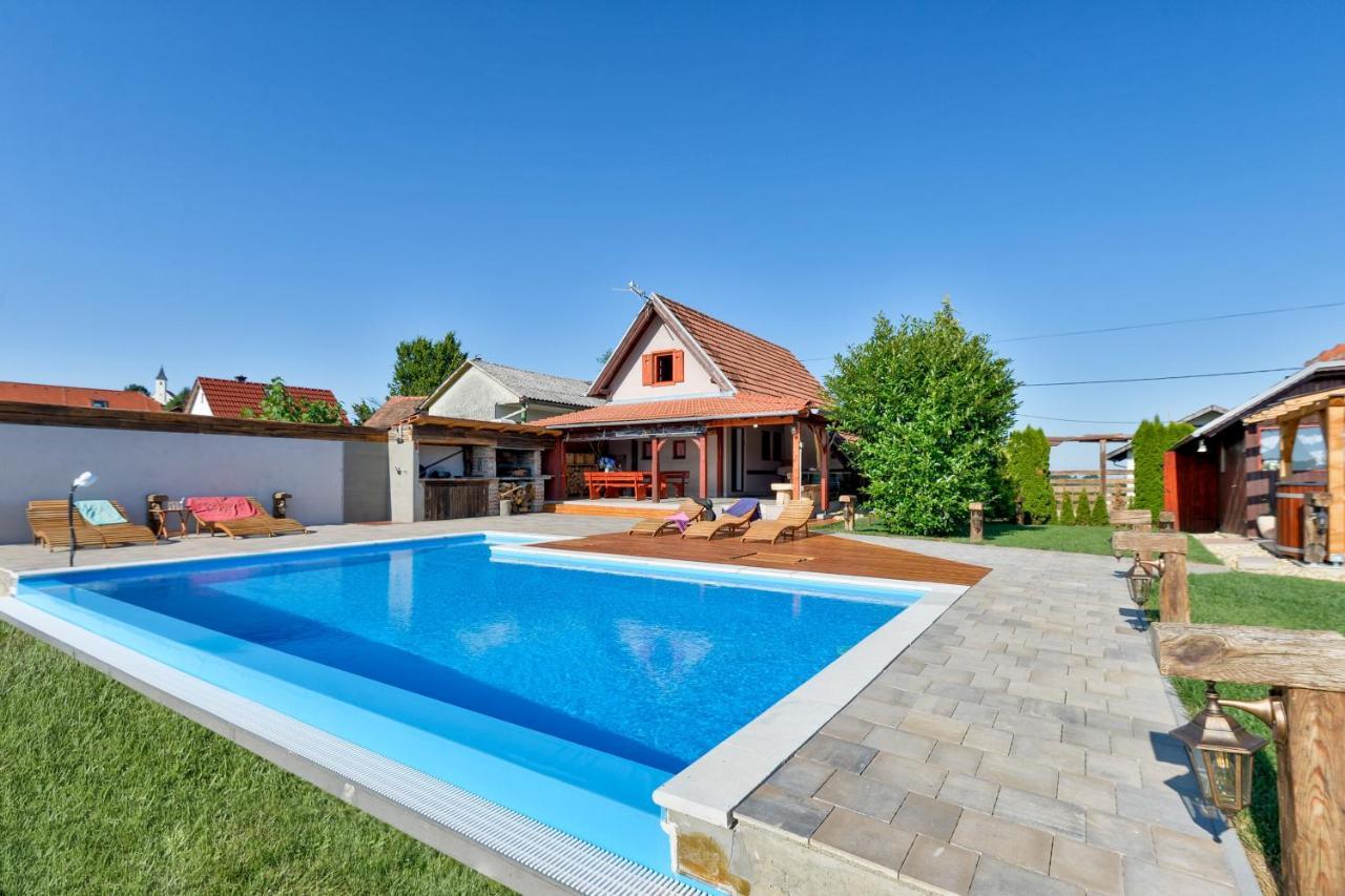 Holiday Homes Dika Sveti Martin Na Muri Dış mekan fotoğraf